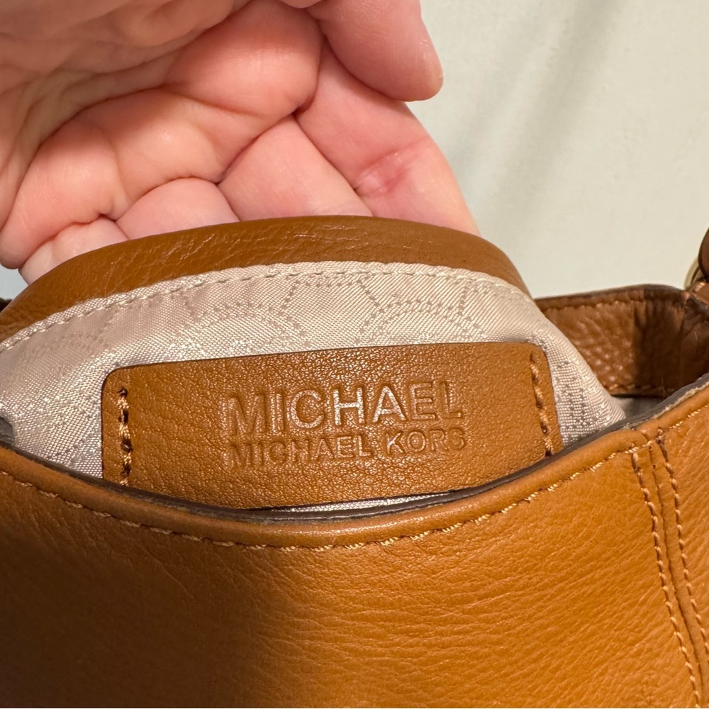 MICHAEL KORS Charlton Brown Leather Gold Push Lock Crossbody Shoulder Bag Purse - Picture 4 of 13